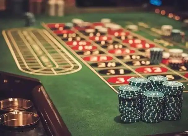 Ilustrasi edukasi responsible gaming dengan kontrol anggaran dan waktu bermain